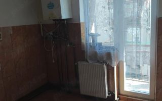BRASADAS vinde garsoniera 37 mp. la etajul 3 pe Ostrovului. - Poză 2