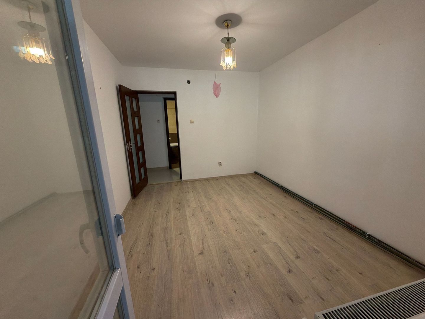 Apartament cu 3 camere decomandat 72 M² cu balcon și pivniță - Poză 7