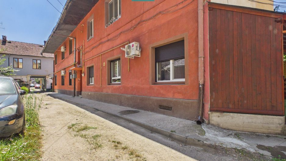 Apartament cu 2 camere și curte ultracentral - Poză 1