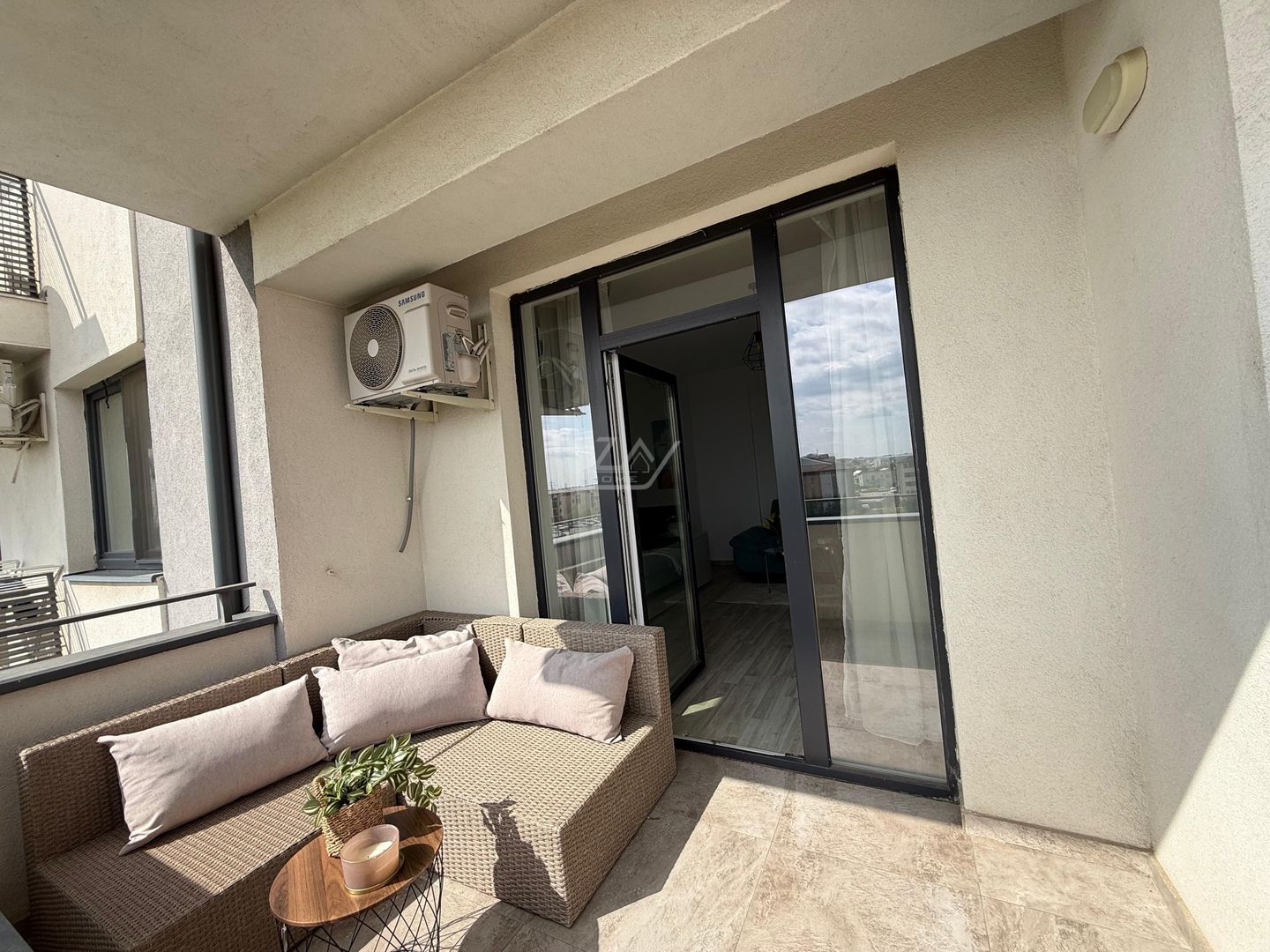 Vis a vis de Esso. Lift. Mijloc transport in fata. Loc de parcare. - Poză 11