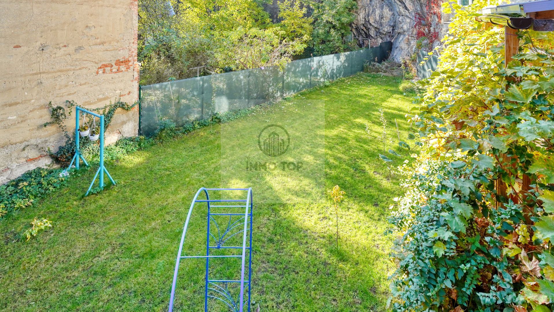 Închiriez casă în Centrul Brasovului/ curte privata - Poză 2