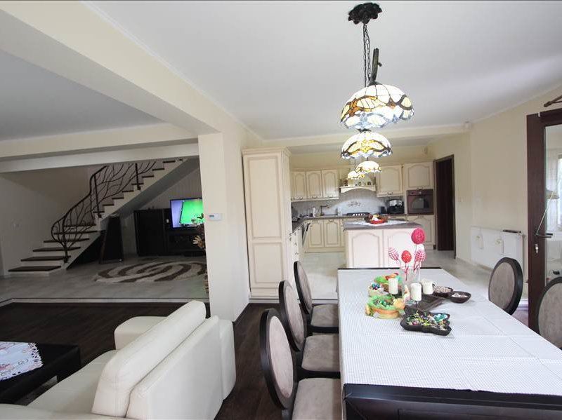 Casă / Vilă cu 6 camere de vânzare în zona Mehala - Poză 3