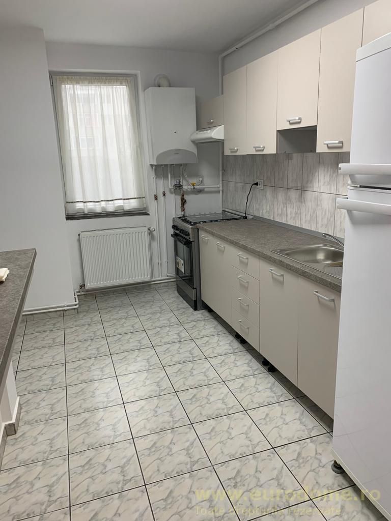 Centrul Civic, aproape de AFI, 3 camere recent renovate/mobilate, 165000 euro - Poză 10