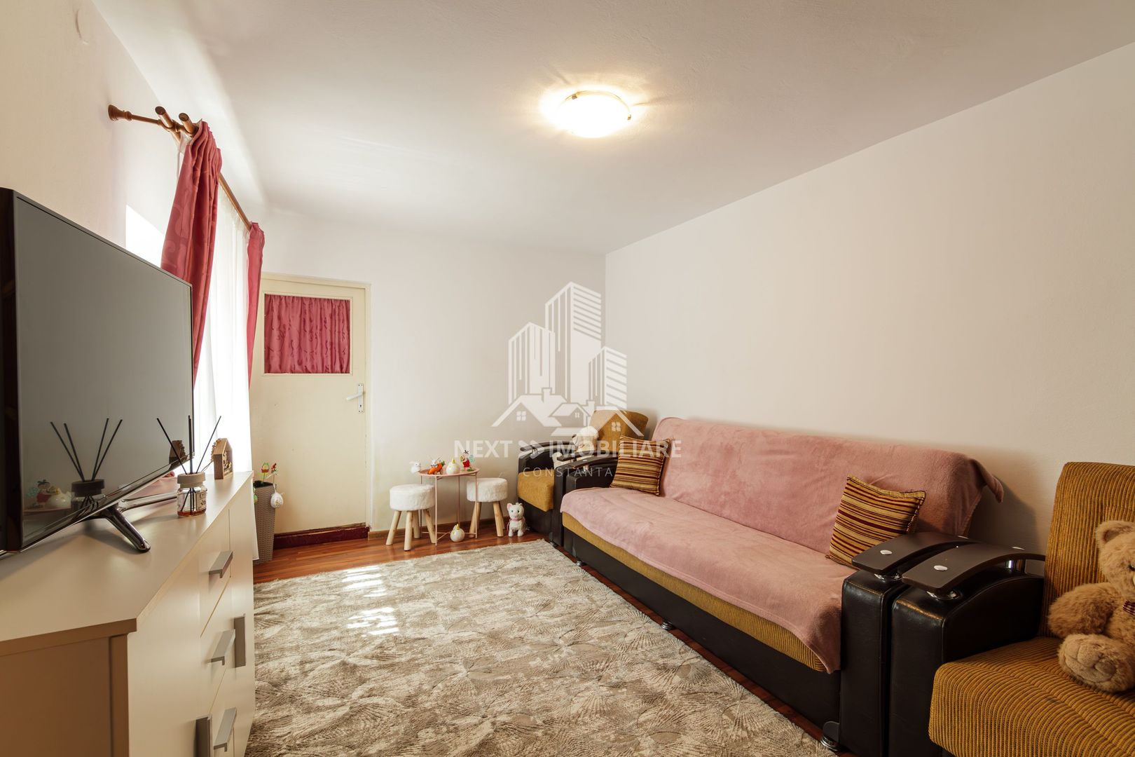 Casă cu deschidere stradală + spațiu comercial închiriat - Poză 3