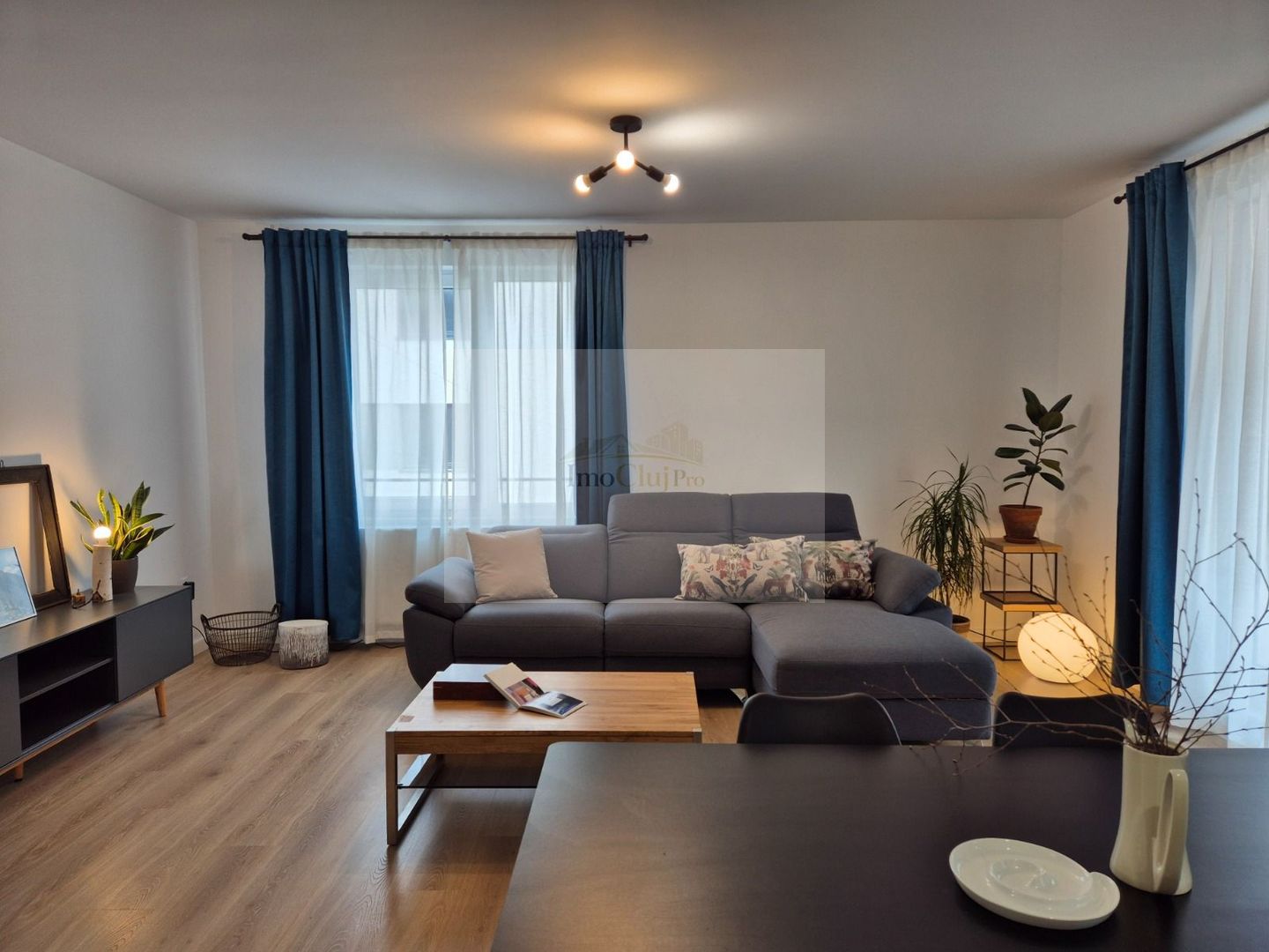 Inchiriere  3 camere| 2 bai cu geam | Parcare inclusă | Zona Europa - Poză 1