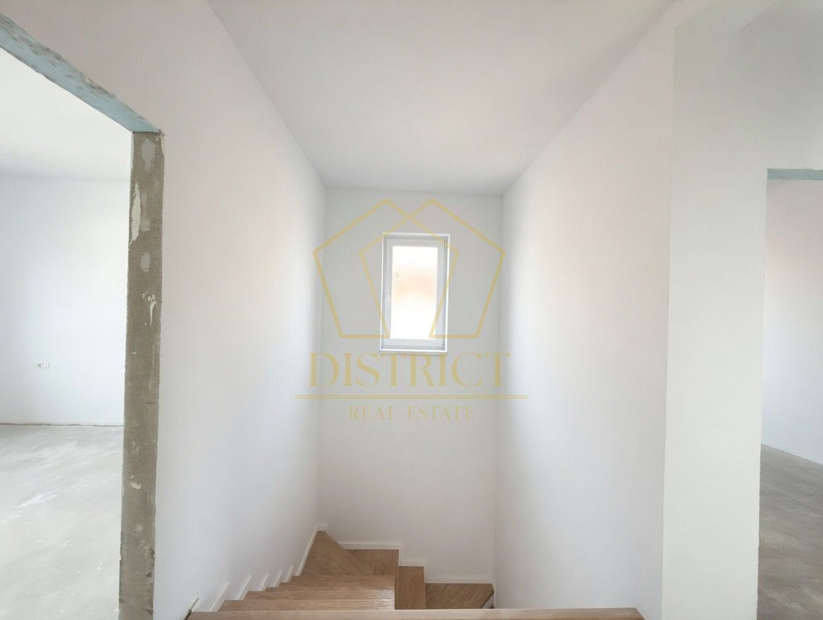 Duplex superb cu 5 camere despartit prin garaj | Dumbravita - Poză 7