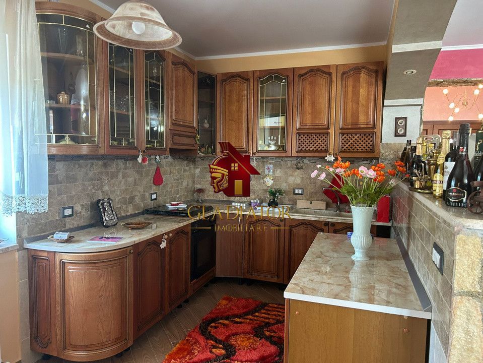 Vila impresionanta Husi + 2835 mp teren, P+1+M, constructie deosebita - Poză 19