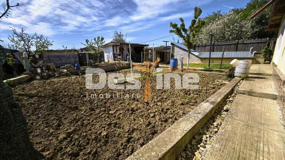 Casă 4 camere și 720 mp teren + beci și anexe - Poză 19