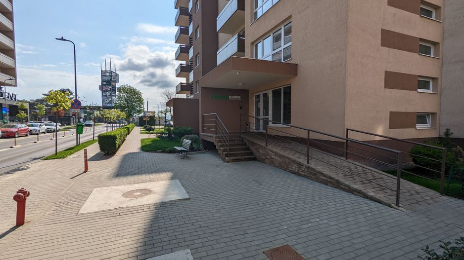 Langa Mall Coresi, in complexul Urban, 2 camere mobilate, 550 euro/luna - Poză 1