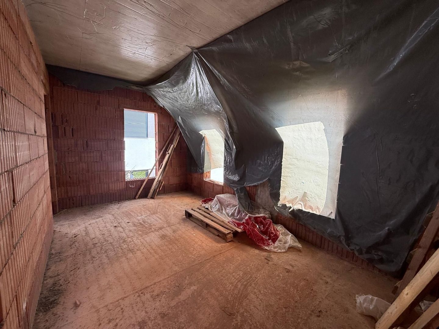 Duplex la rosu - 3 dormitare- Dumbravita - Poză 9