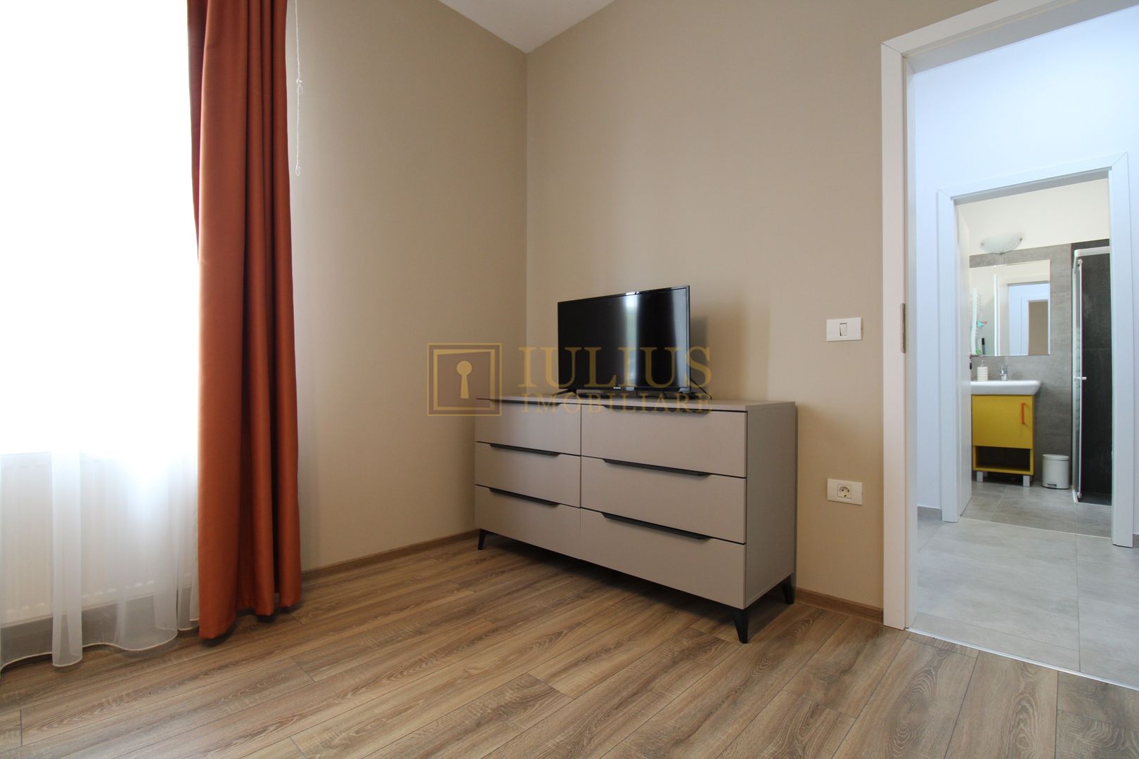 Zona Cora - Dumbravita, 5 camere + 2 bai. - Poză 12