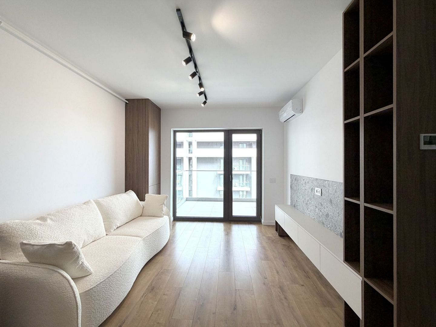 Studio mobilat si utilat | terasa 10 mp | Prima Vista Pipera-Barbu Vacarescu - Poză 8