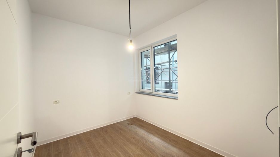 3 camere. Decomandat. Loc de parcare. - Poză 9