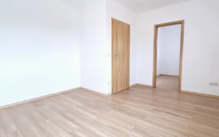 Oferim spre inchiriere casa cu 4 camere,Nemobilata in Dumbravita,aproape de Lidl - Poză 12
