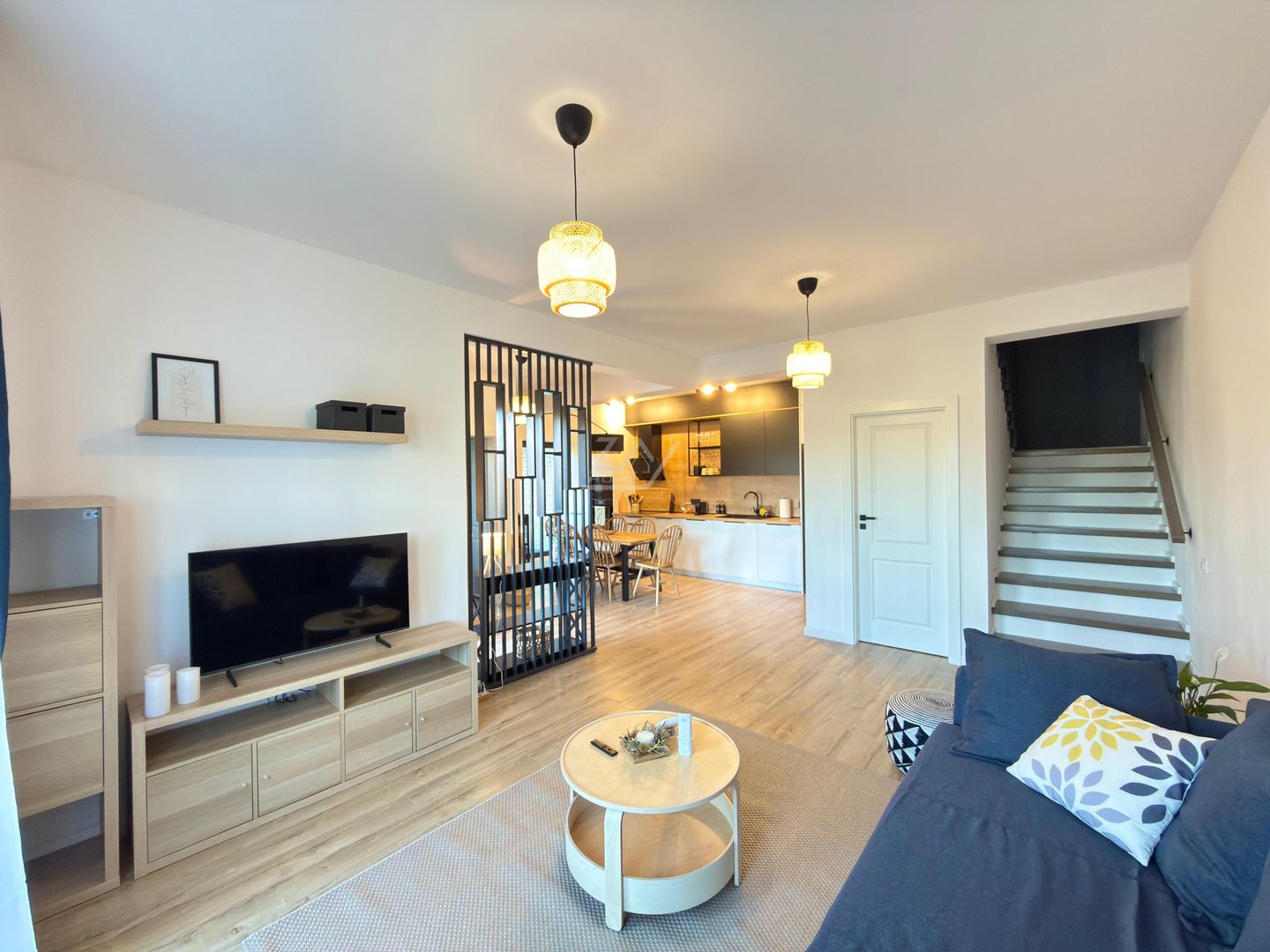 PRIMA INCHIRIERE. Casa moderna si cocheta. Curte amenajata. Loc de parcare. - Poză 3