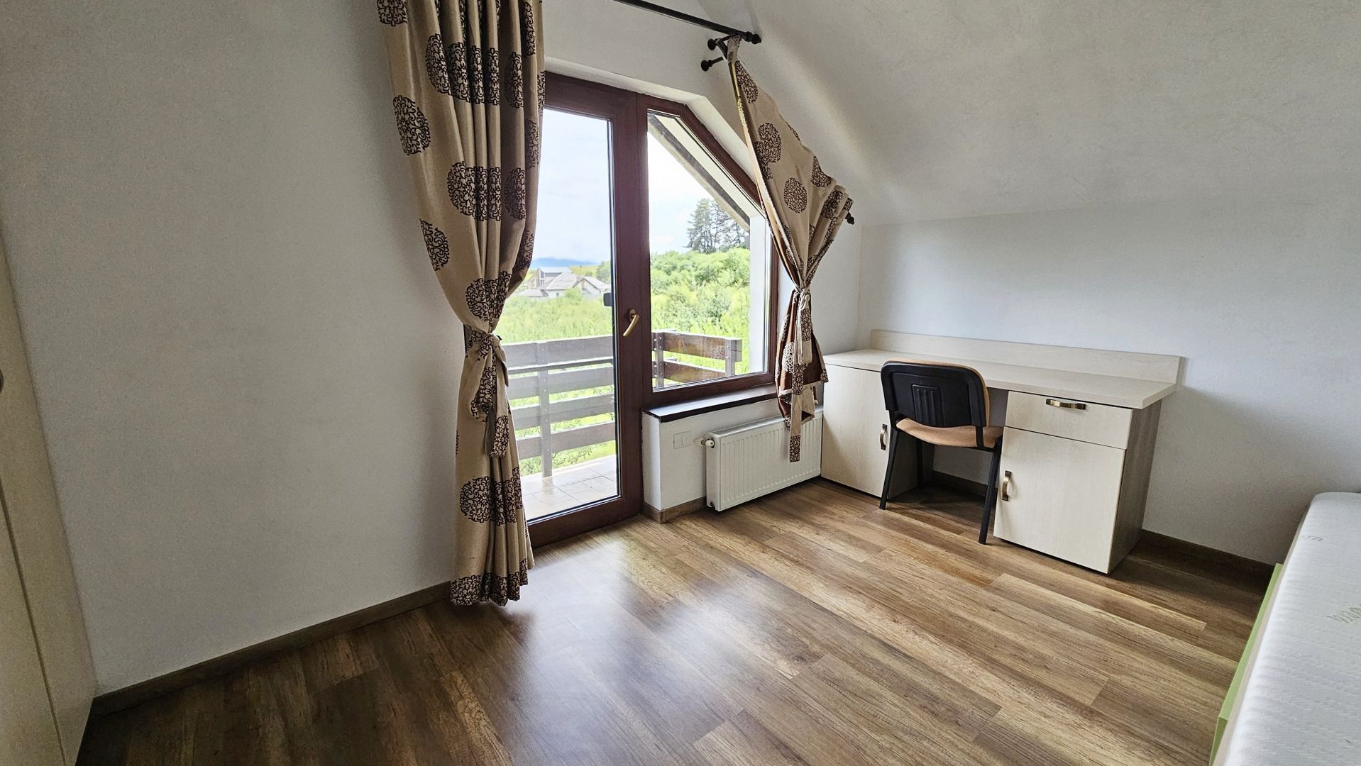 Vila noua-Sanpetru Dealul Lempes, zona verde si linistita - Poză 9