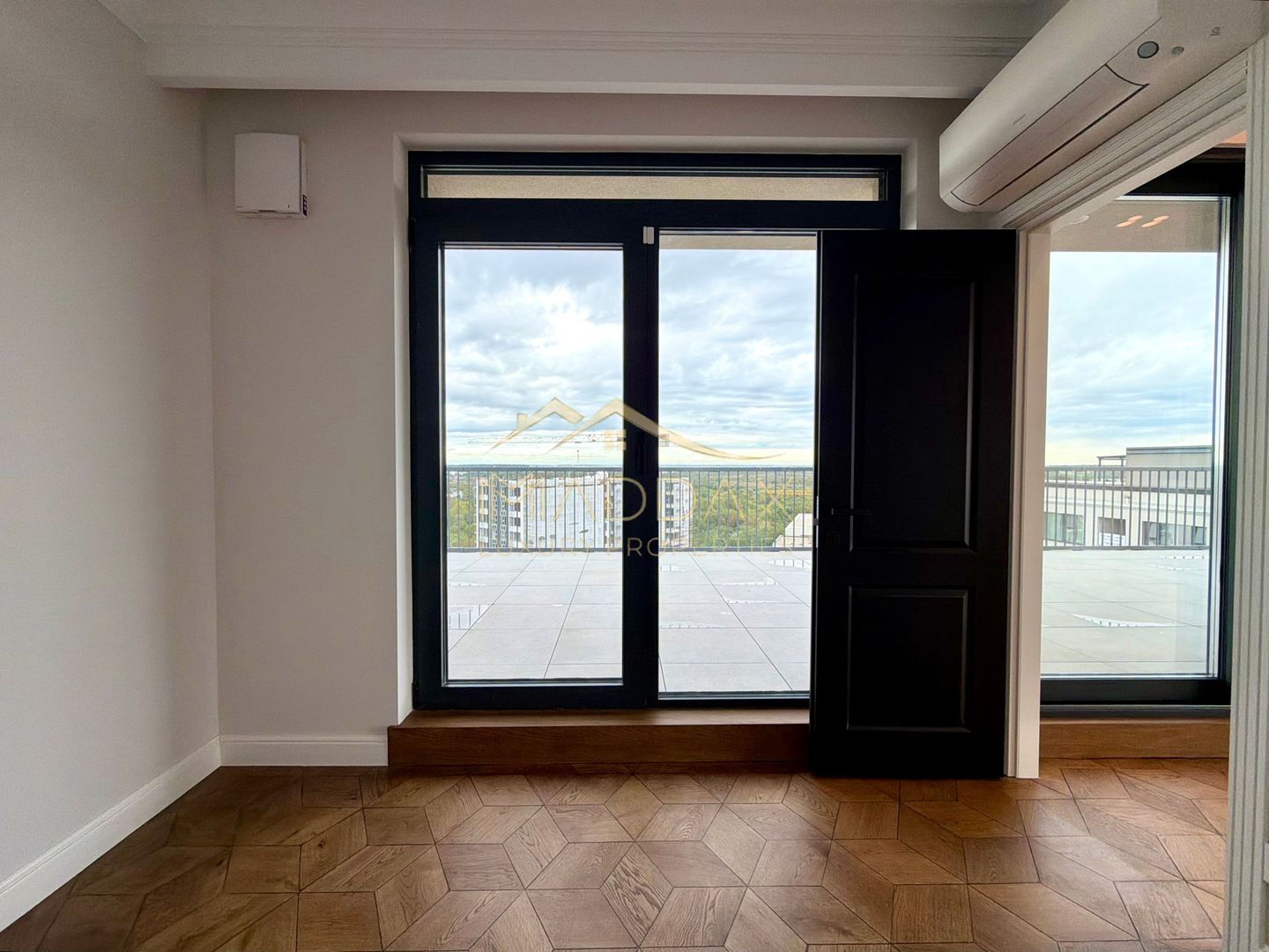Penthouse cu 4 camere // terasă 70 mp / 200 mp / 3 parking / Straulesti - Poză 31