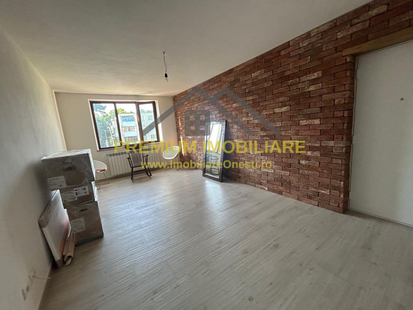 Apartament 3 camere de vanzare - Poză 1