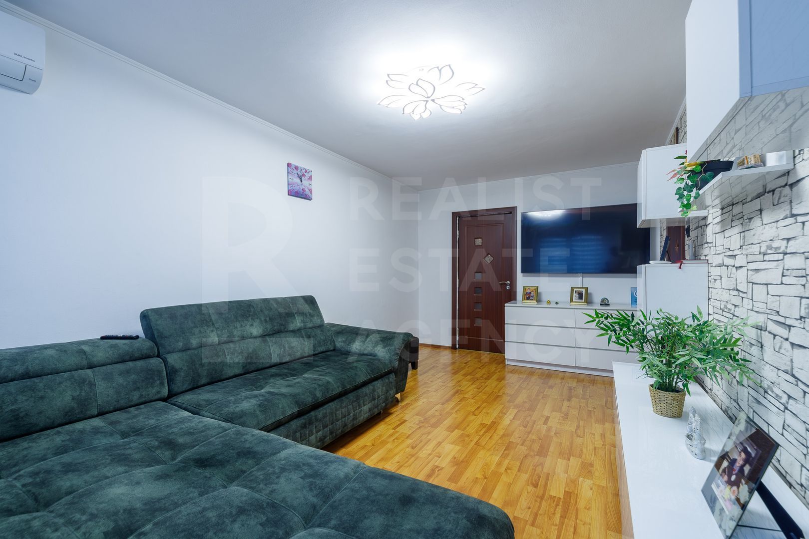 Vânzare, apartament, 3 camere, zona Uverturii - Poză 1