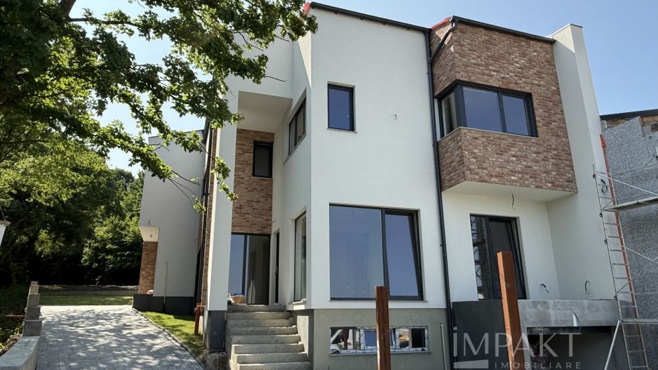 Case cuplate la liziera padurii , ideale pentru 2 familii ! - Poză 2