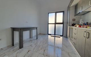 Locuință modernă, 2 camere decomandate, bloc tip vilă, Sânpetru - Poză 2