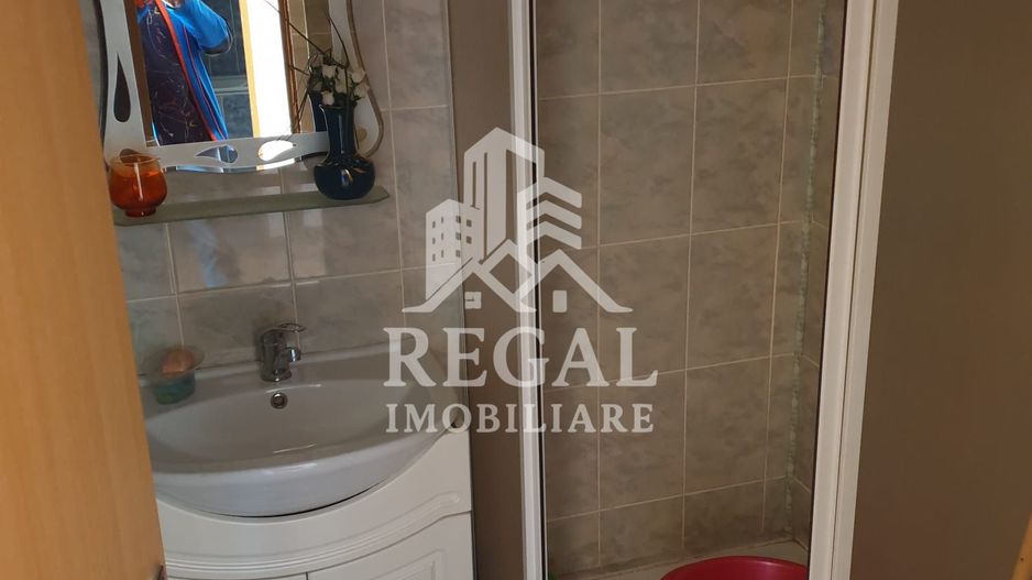 Apartament cu 3 camere de vânzare. Zona Micro 5 - Poză 6
