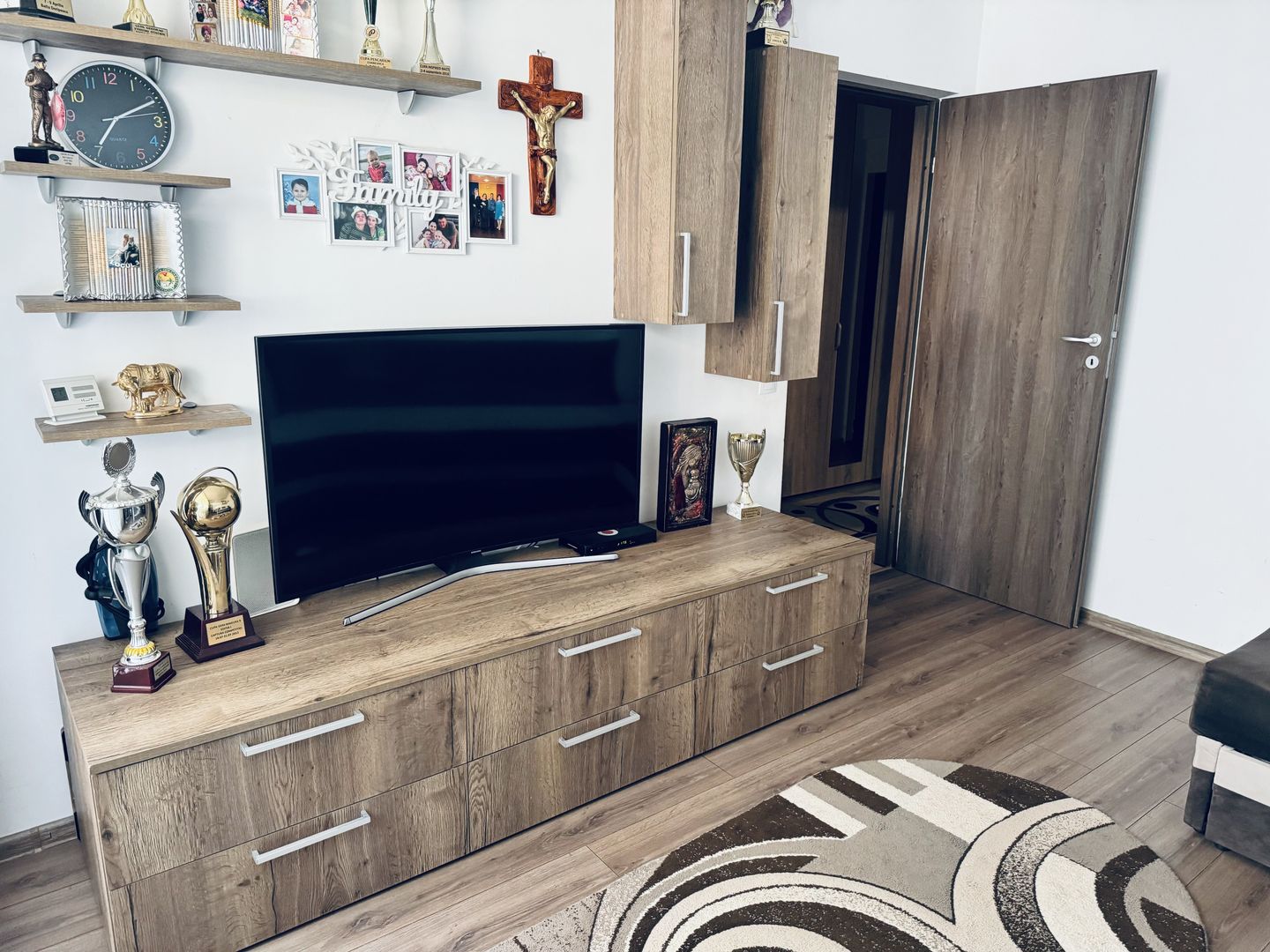Apartament 2 camere Mobilat Utilat Loc de parcare - Poză 2