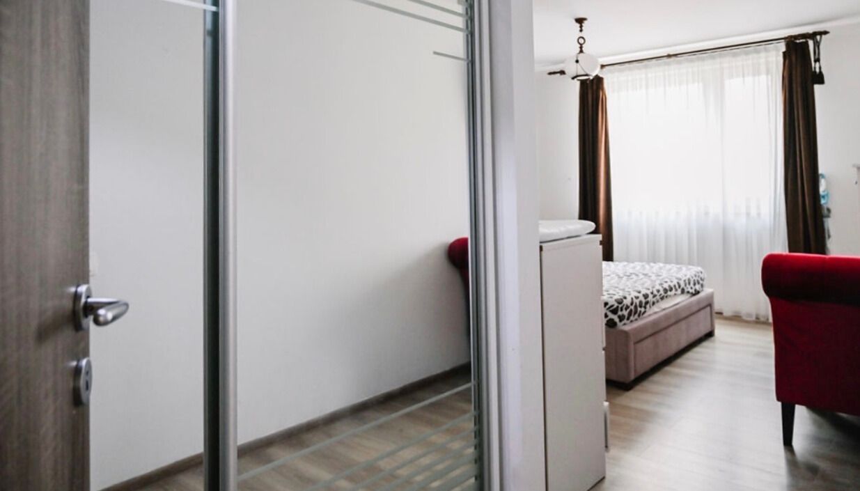 Apartament 3 camere elegant spațios și luminos în cartierul Urban Coresi - Poză 12