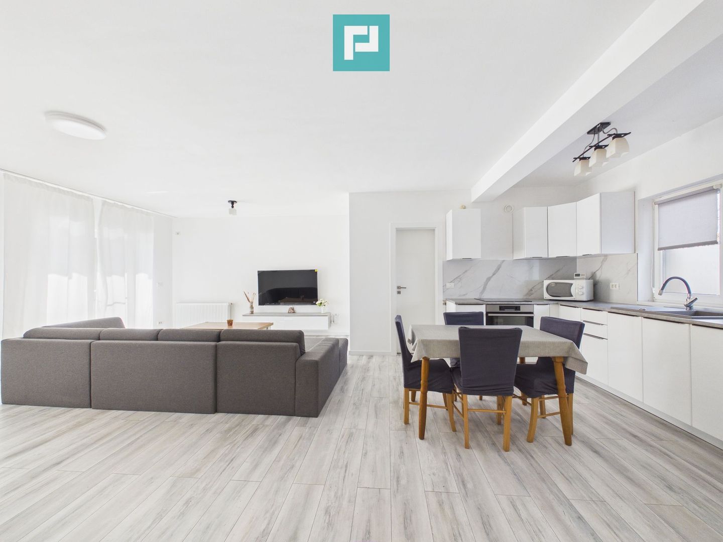 Casă înșiruită în Via Carmina- Vladmirescu - Poză 1