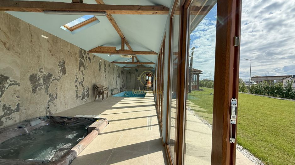 Vila de vanzare in APA-NORD  cu 2 Piscine/Zona de Relaxare/Acces lac - Poză 20