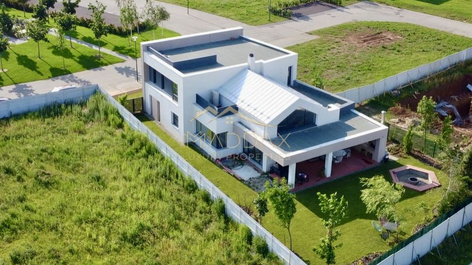 Masterpiece Villa**7 camere**Sauna**Jacuzzi//Dumbrava Vlasiei - Poză 1