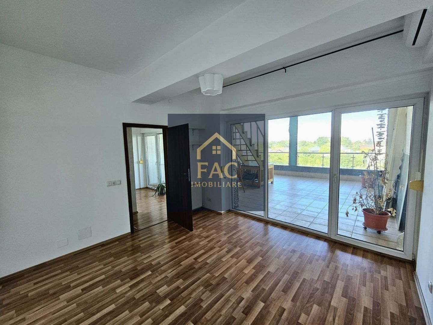 Apartament 3 camere penthouse de inchiriat. - Poză 13