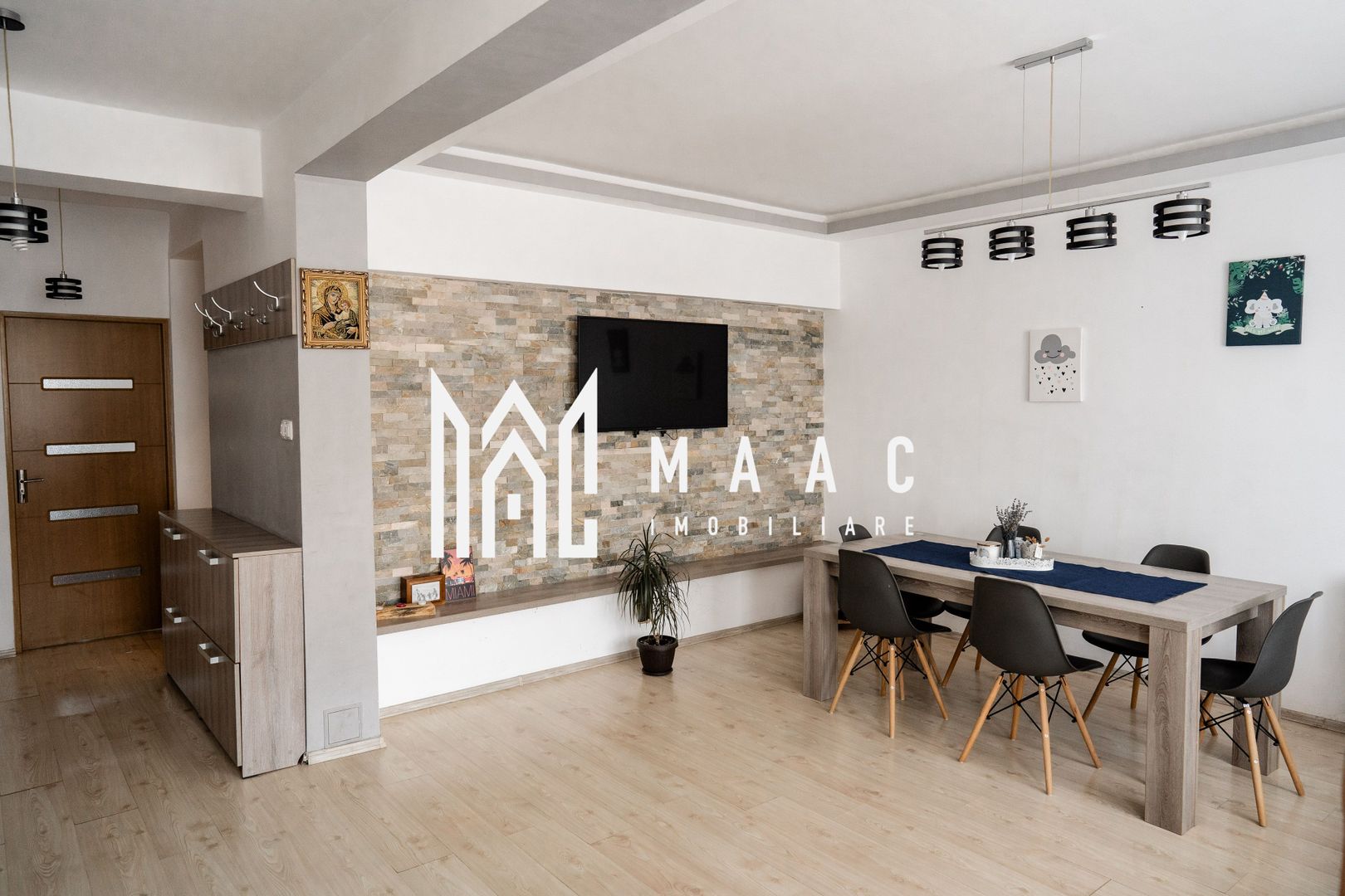 Apartament 3 camere | Etaj 1 | 2 Balcoane | Selimbar - Poză 1