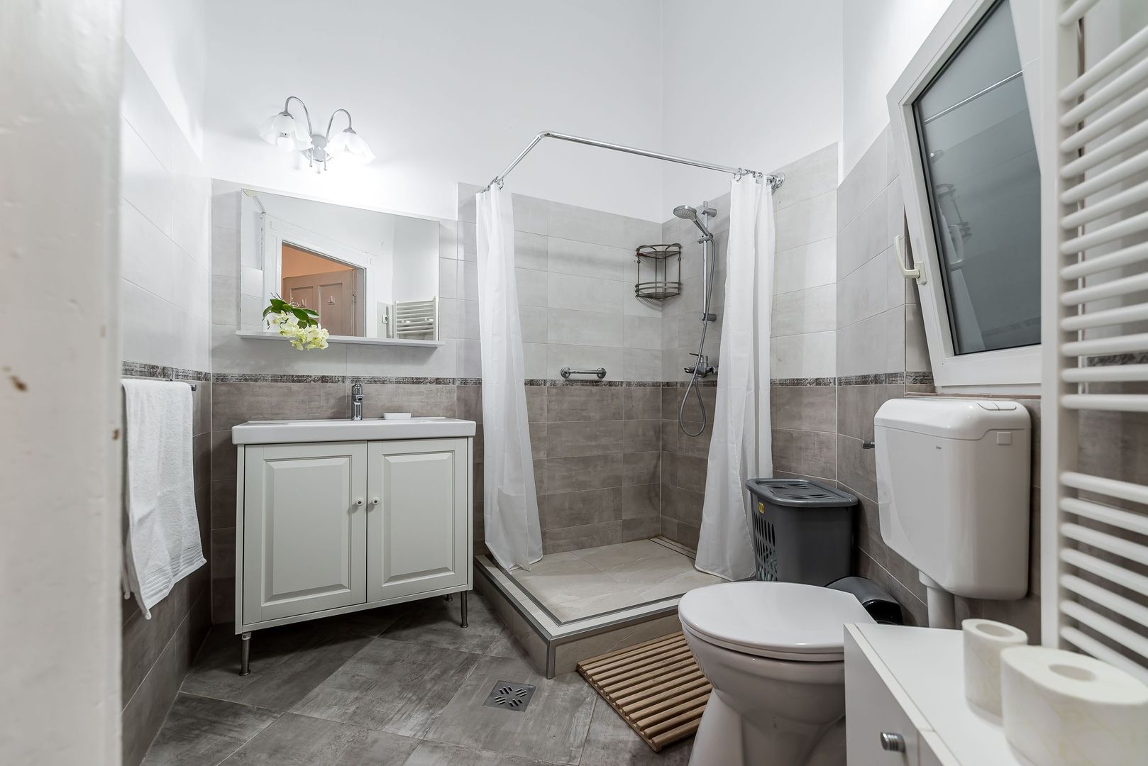 Apartament ultracentral cu 4 camere decomandat, etaj intermediar - Poză 8