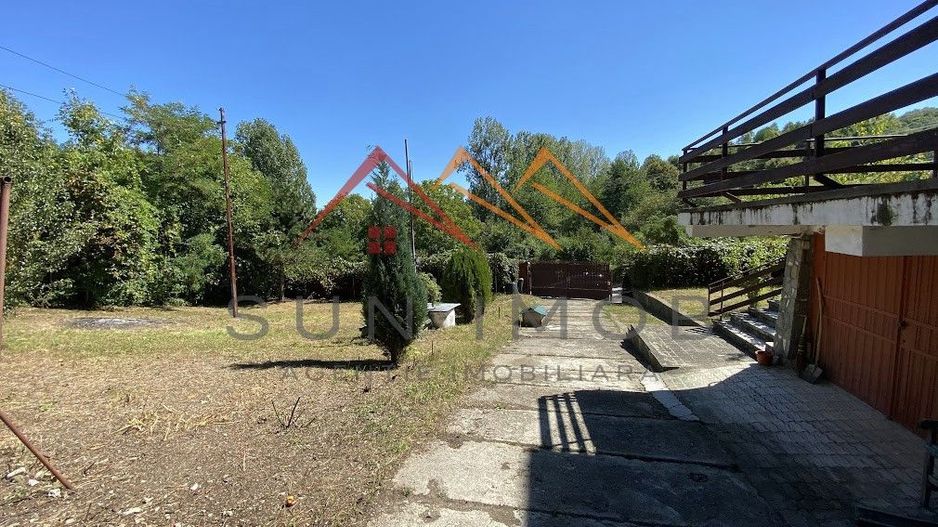 Vila de vanzare, teren 3100 mp, 7 camere, 6 grupuri sanitare, 3 CT, an 1997 - Poză 6