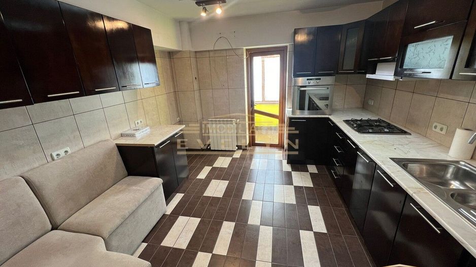 Apartament de vanzare pe doua nivele, zona Pietonalul Transilvaniei, pret 180000 euro - Poză 3