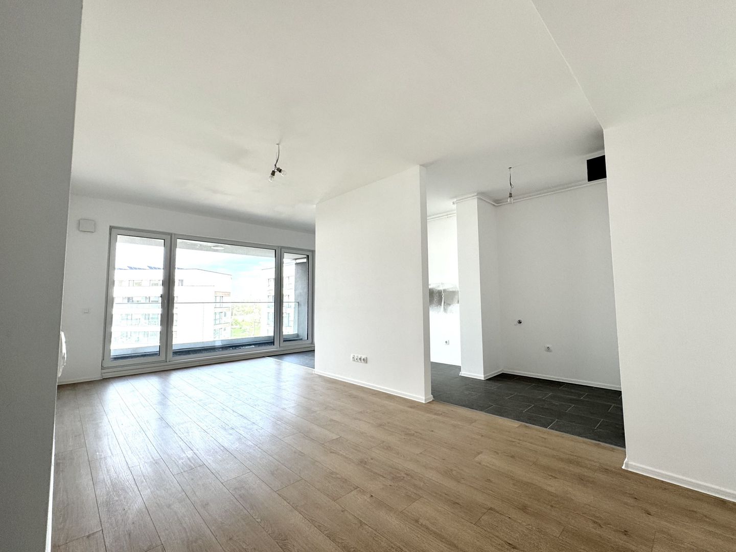 3 camere 76 mp SU + Balcon 6.5mp - Zona Lac Straulesti-Mall Colosseum - Poză 1