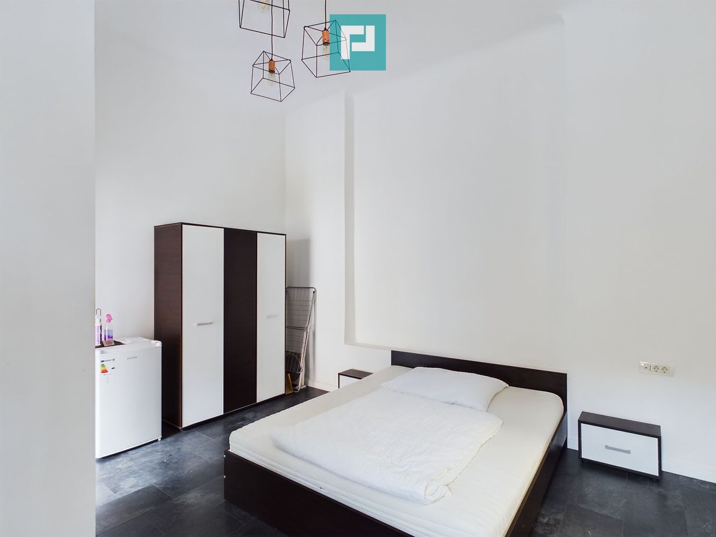 Apartament cu 3 camere situat ultracentral - Poză 3