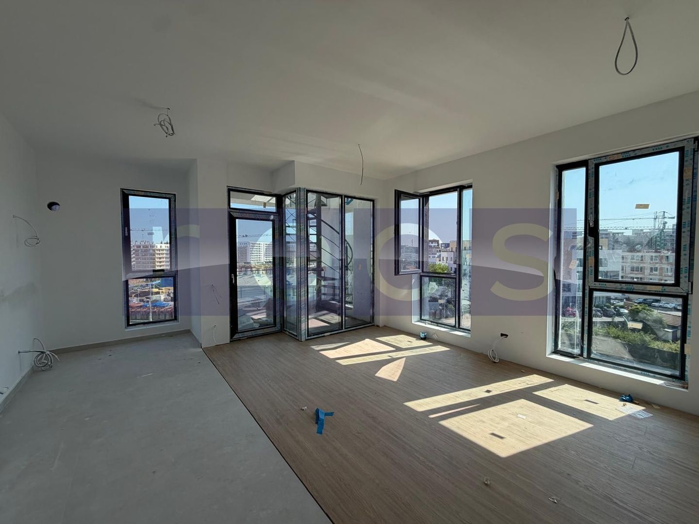 VANZARE APARTAMENT LA CHEIE | 3CAMERE | 84.3MP | TERASA 54MP | PARCARE - Poză 2