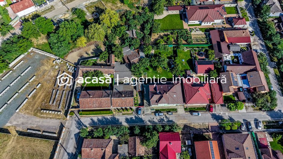 Casa 3 camere, bucatarie si baie, in zona centrala din Chisineu-Cris - Poză 2