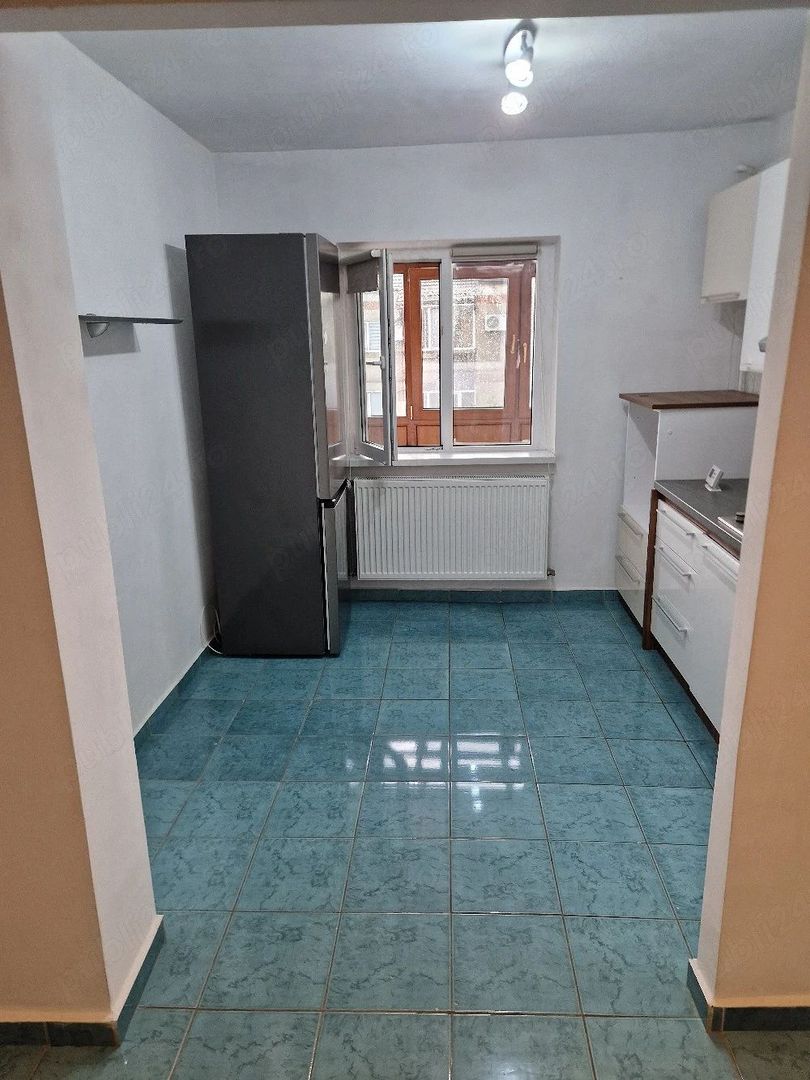 Apartament 2 camere decomandat -spatios ,balcon inchis, zona Sarelui - Poză 4