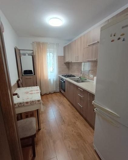 Vând  apartament 3 camere - Poză 2