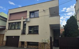 BRASADAS vinde proprietate ultracentrala, doua case 250 mp. - Poză 1