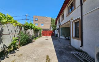 Casa eleganta cu tavane inalte si gradina superba - Poză 13
