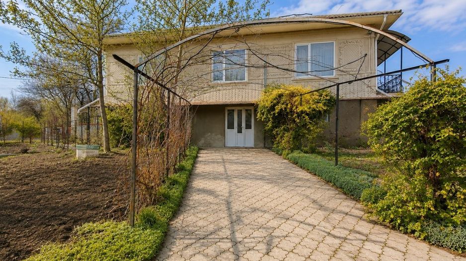 Casă 210 m² cu 5 dormitoare și teren 10 ari – Euroreparație | Drochia, str. Grigore Ureche - Poză 1