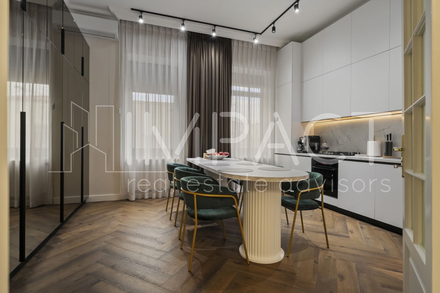 APARTAMENT DEOSEBIT CU 3 CAMERE IN VILA || CURTE - Poză 2