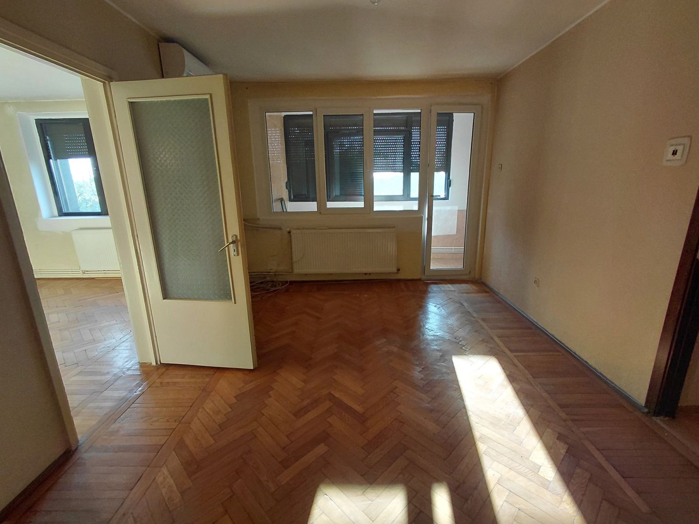 Apartament 2 camere, Tiglina 2, etaj 4,  balcon mare, liber! - Poză 3
