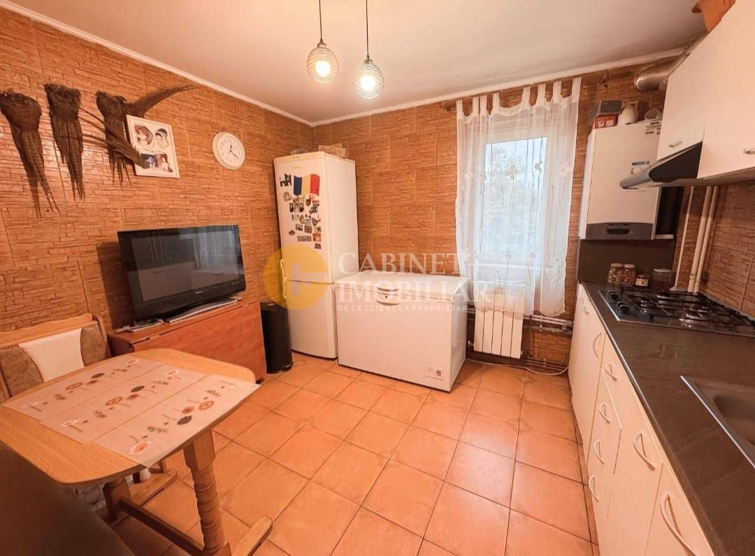 Apartament 3 camere, semidecomandat, Tatarasi, Iasi - Poză 1