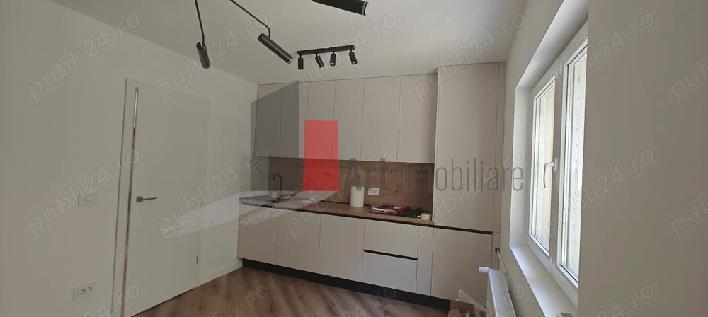 Apartament lux 4 camere | Metrou | 2 Bai | Zona linistita - Poză 1