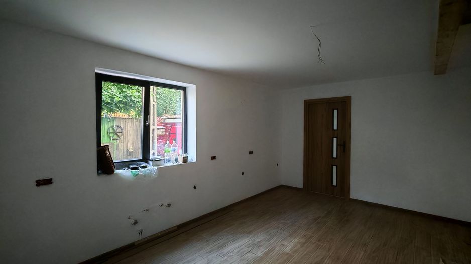 Corp de casa P+M 4 camere , ASTRA - Carpatilor -LIDL- ,curte comuna. - Poză 12